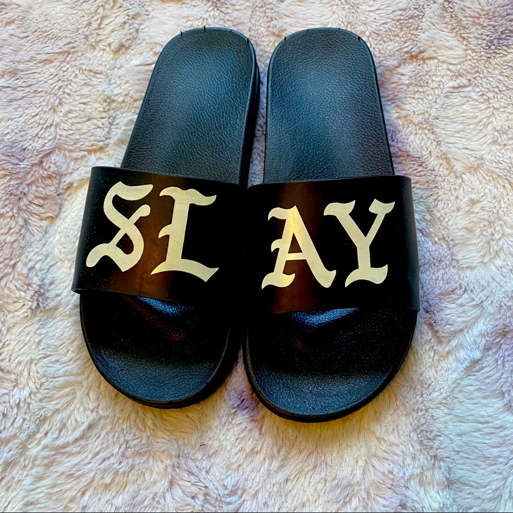 Black Slides - Picture 2 of 5